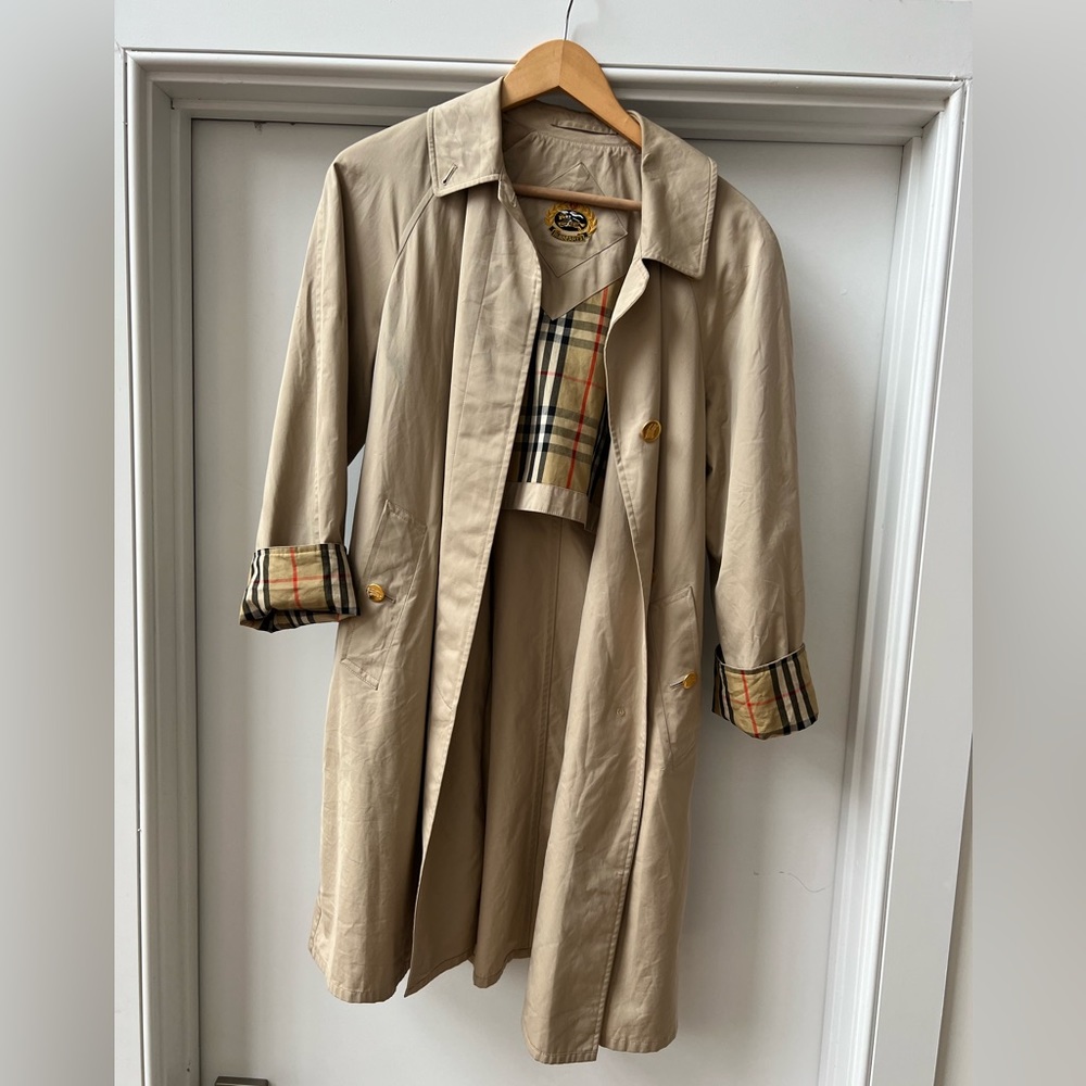BURBURRY trench coat